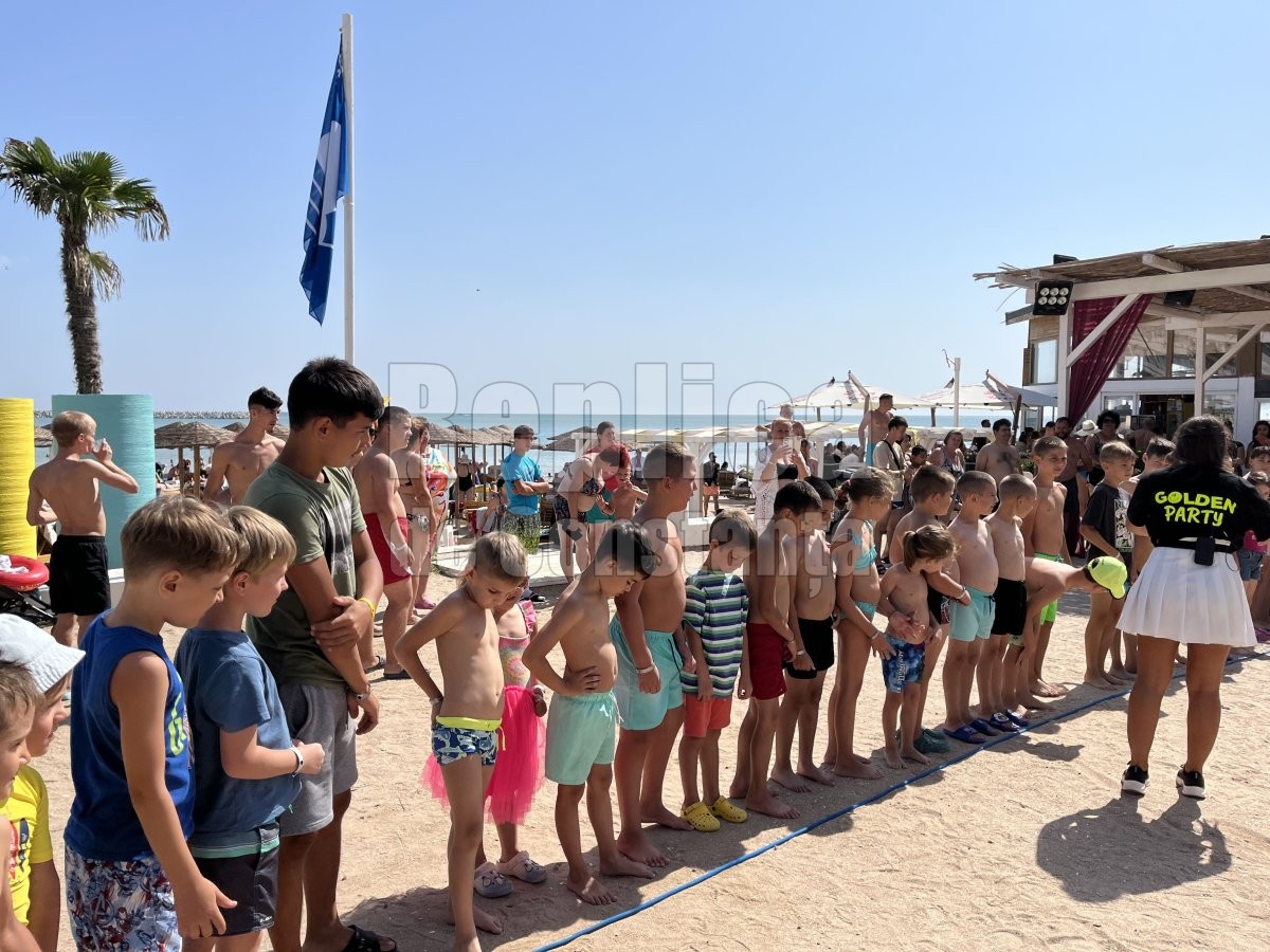 El este singurul politician interesat de soarta copiilor nevoiasi, fara nici un interes! Video El este singurul politician interesat de soarta copiilor nevoiasi, fara nici un interes! Video