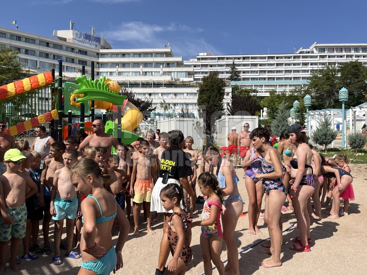 El este singurul politician interesat de soarta copiilor nevoiasi, fara nici un interes! Video El este singurul politician interesat de soarta copiilor nevoiasi, fara nici un interes! Video