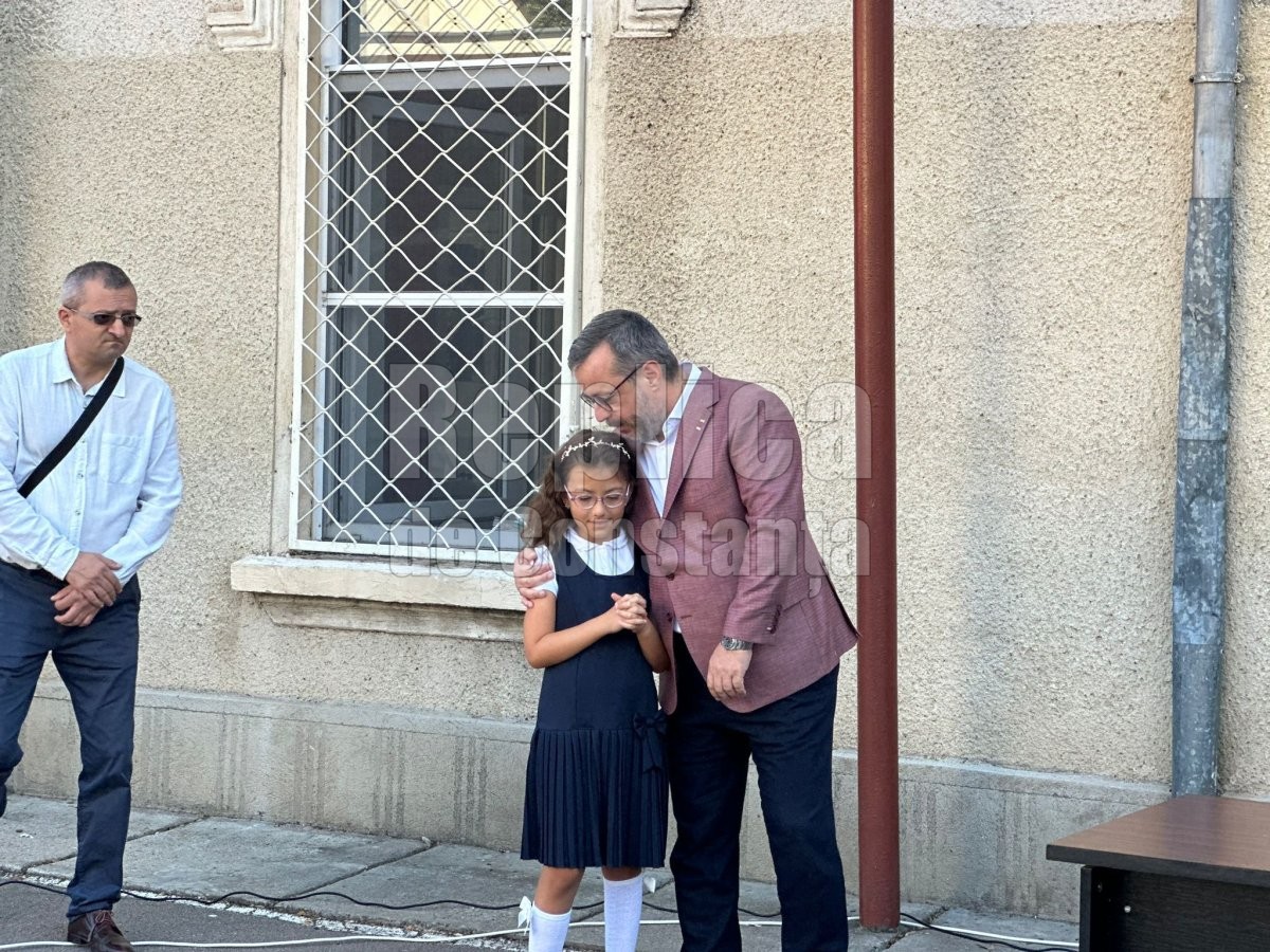 Deschidere fastuoasa de an scolar la liceele din Constanta! Video Deschidere fastuoasa de an scolar la liceele din Constanta! Video
