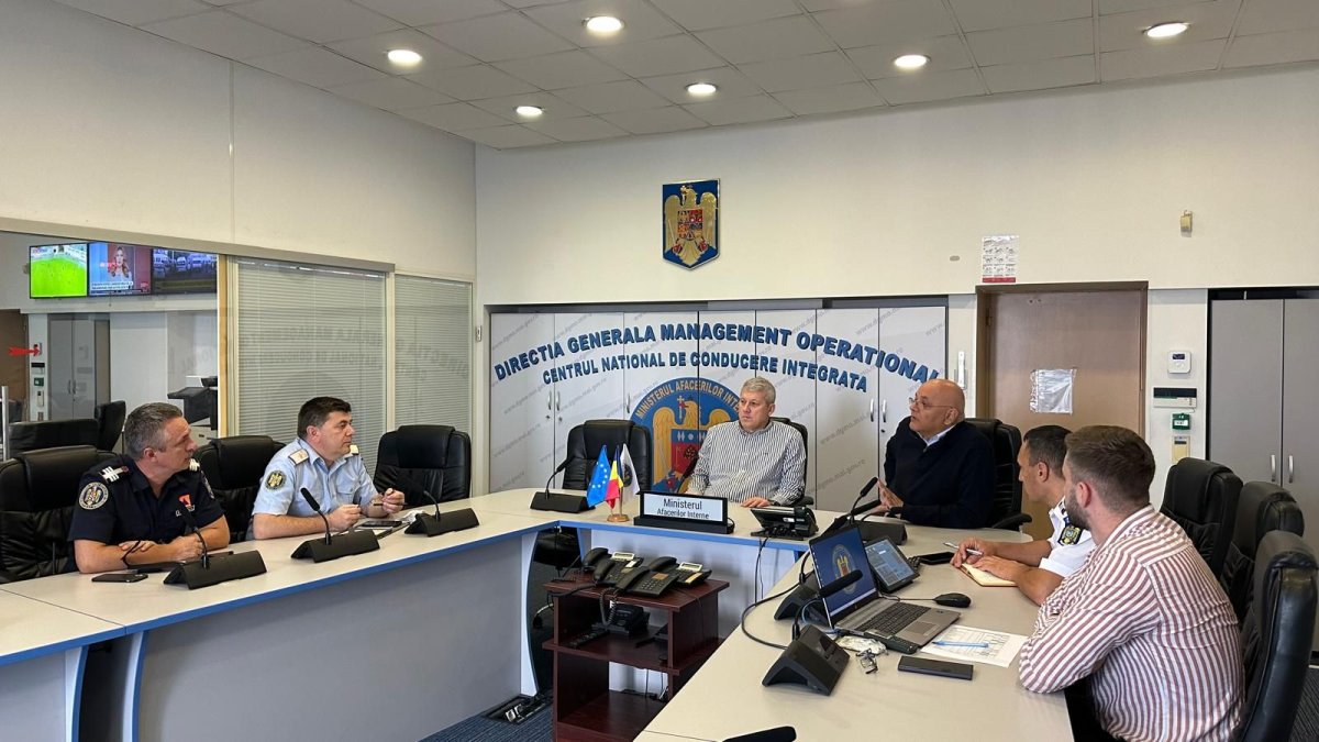 Cod portocaliu de vreme rea, la Constanta; copaci doborati de furtuna si localitati fara curent electric Cod portocaliu de vreme rea, la Constanta; copaci doborati de furtuna si localitati fara curent electric