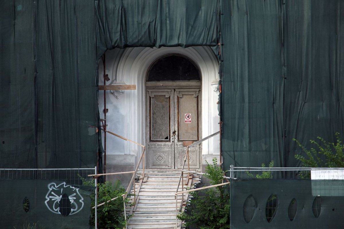 Armata a scapat de griji! Cumpara mobilier de 100.000 de euro pentru Cercul Militar Constanta Armata a scapat de griji! Cumpara mobilier de 100.000 de euro pentru Cercul Militar Constanta