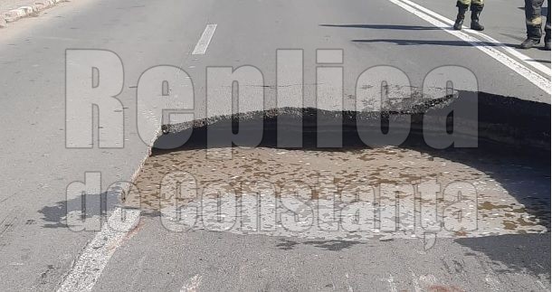 Panica intre Navodari si Lumina. Un crater plin cu apa s-a format in carosabilul, mai multe masini au fost avariate! Video Panica intre Navodari si Lumina. Un crater plin cu apa s-a format in carosabilul, mai multe masini au fost avariate! Video