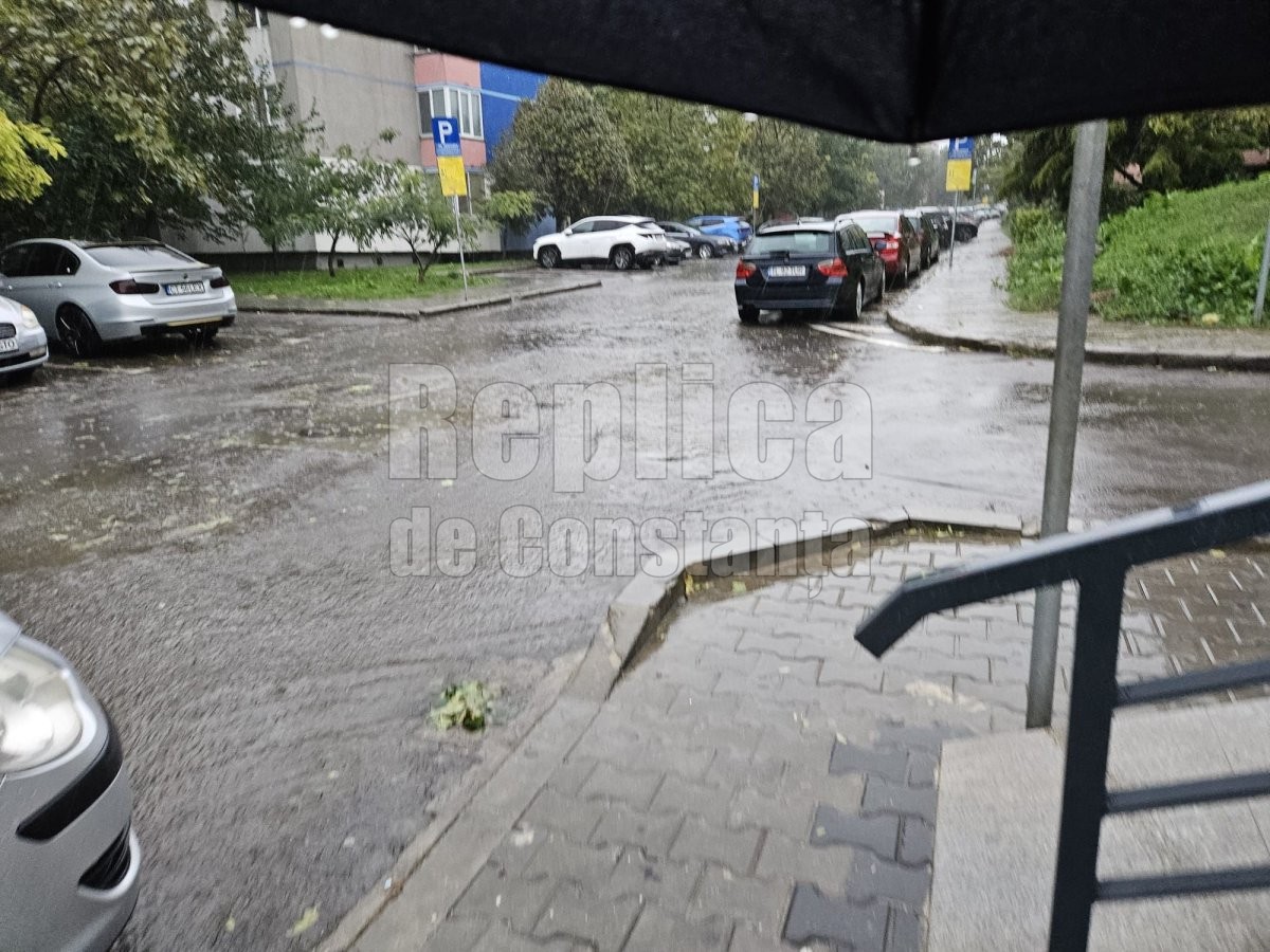 Cod rosu! in sfarsit a venit ciclonul lui Arafat la Constanta. Video Cod rosu! in sfarsit a venit ciclonul lui Arafat la Constanta. Video