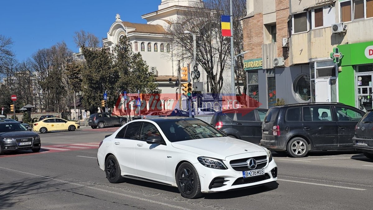 Sens unic sau...nonsens ? Semaforul de pe Bd. Tomis a devenit un monument al nostalgiei constantene. Video